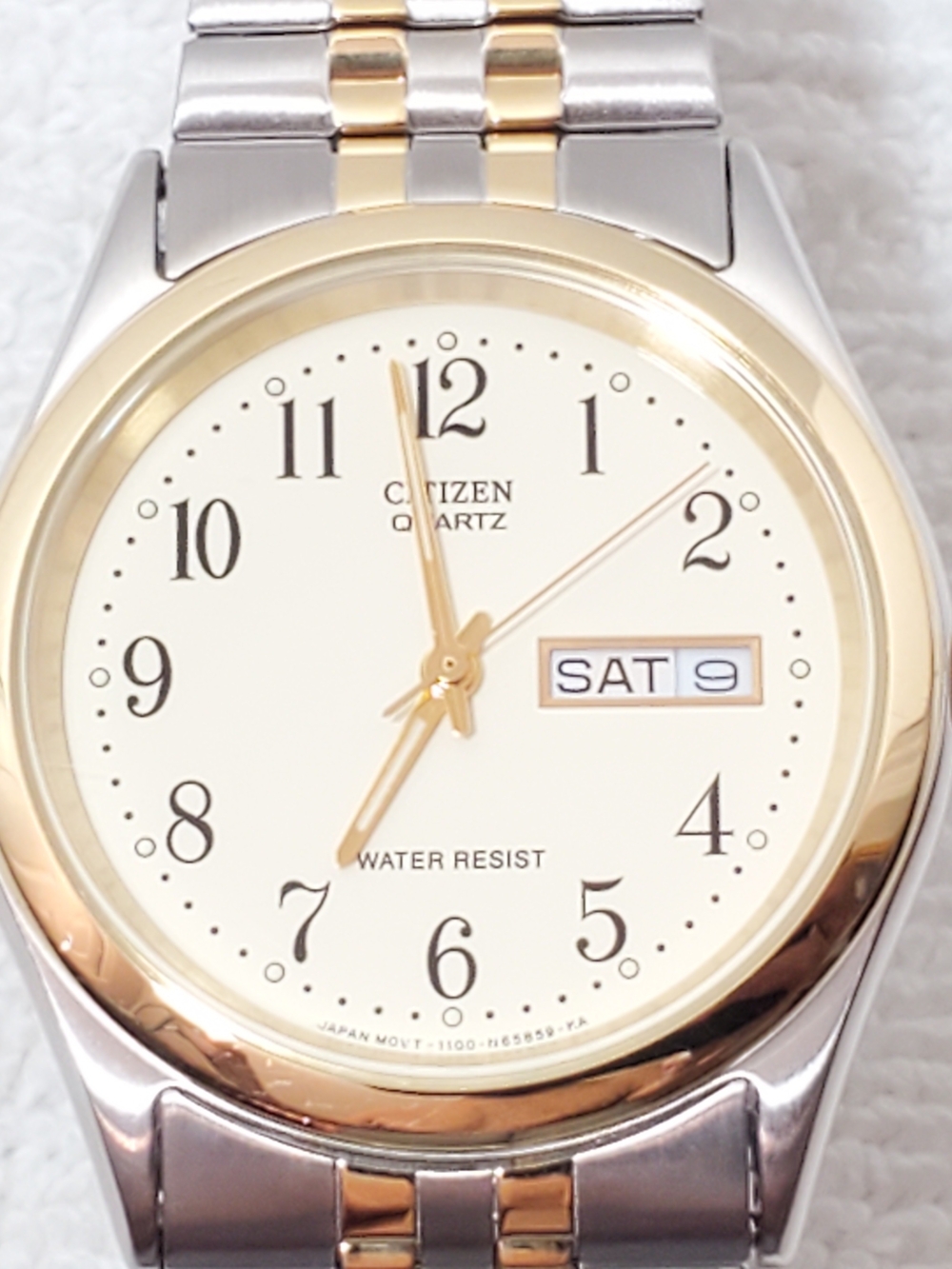 Vintage Citizen Men Quartz Watch Day Date Stretch Band Gold Tone Stainless Steel